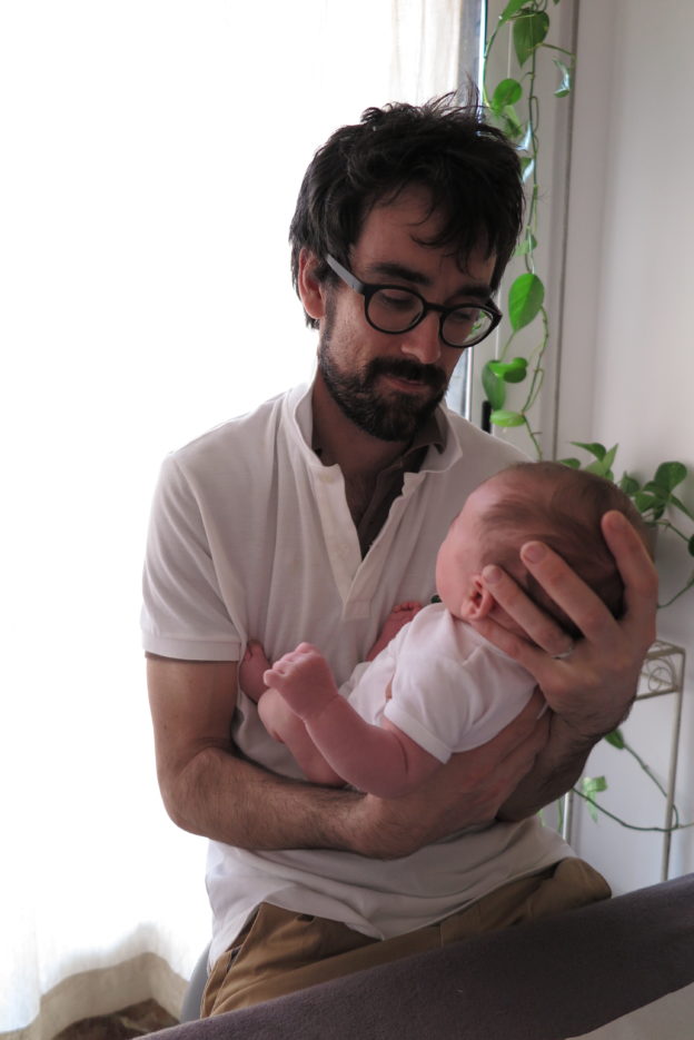 Nicolas Malécot osteopata en Barcelona con bebes