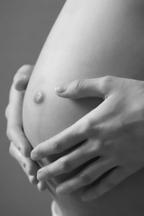 pregnant woman thanks to osteopathy