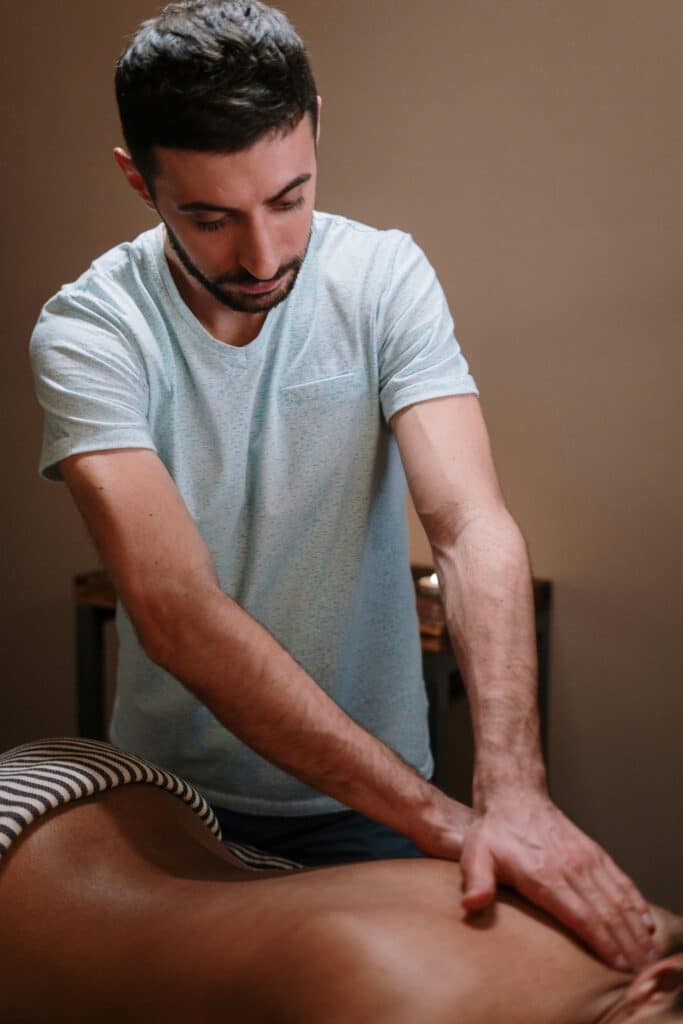 Difference between chiropractor and osteopath