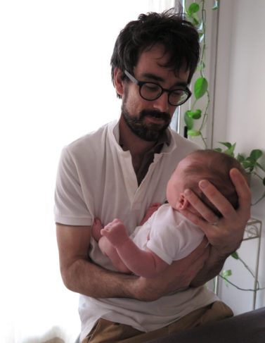 Nicolas Malécot osteopath in Barcelona with babies